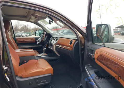 2019 Toyota Tundra 1794 5.7L V8 из США, поврежденный, VIN 5TFAY5F13KX798448